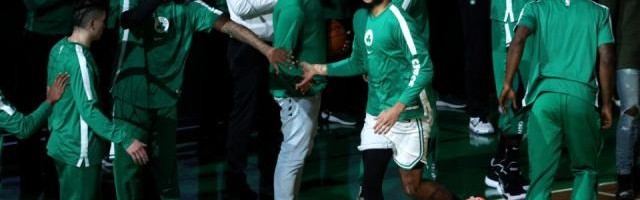 开云官方网站-多人感染+多场比赛被推迟！NBA表态拒绝暂停赛季