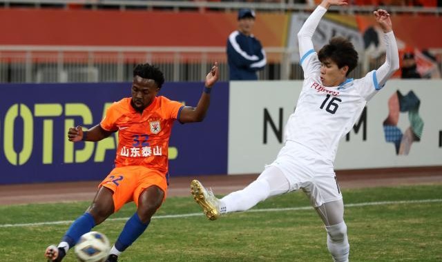 开云官方网站-未能拿下首回合泰山遗憾：踢出精神 下回合赢回来