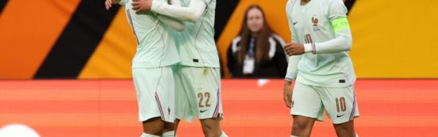 开云登录入口-法国队的两副面孔：德尚的战术赌博能走多远？|杜埃|哥伦比亚|基利安·姆巴佩|巴黎圣日耳曼|法国足球队_新浪体育_新浪新闻