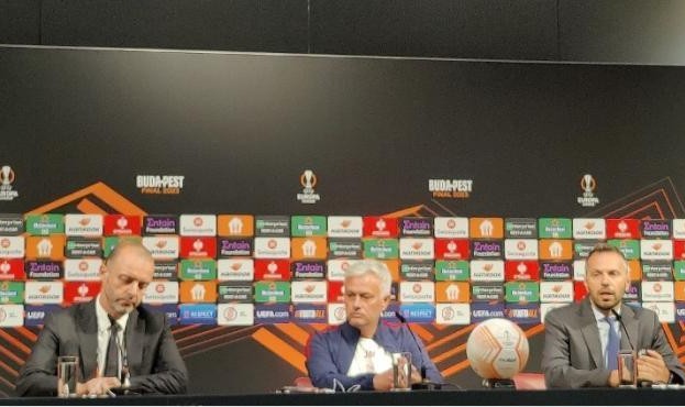 欧联决战前夜穆帅暗示离开？奖杯是最好的告别礼物