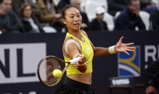 开云官方网站-遭逆转无缘创造最佳 郑钦文还在寻找自己的网球