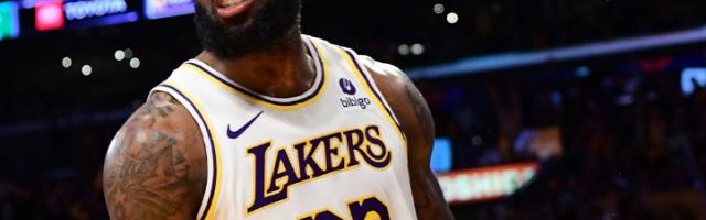 开云体育官方网站-湖人四人20+成功续命 全力詹为湖人撑最后体面